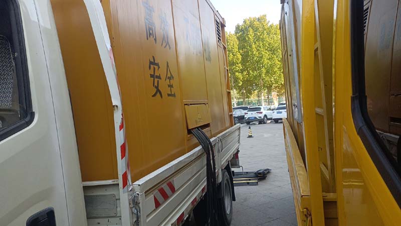 爱辉如何判断柴油发电机组和UPS电源的切换时间是否符合要求？