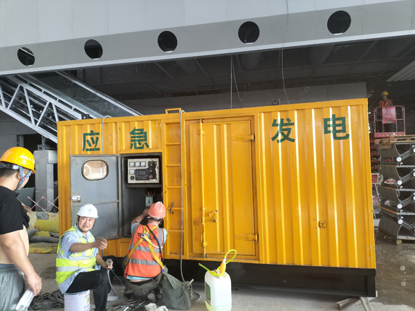 爱辉怎样判断空气滤清器是否需要更换？